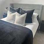 2 Bedroomed Apt By Sefton Park And Spire Hospital